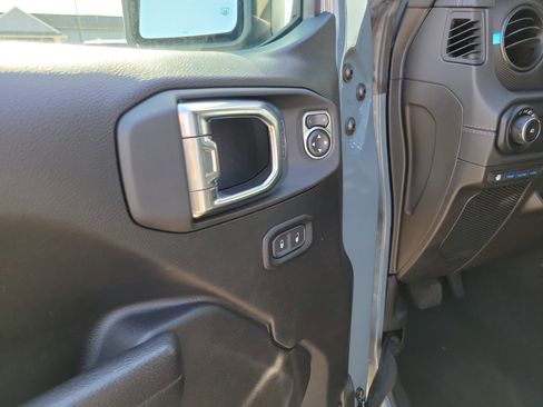 Used 2025 Jeep Wrangler Unlimited Rubicon 4xe w/ Safety Group AWD/4WD image 7