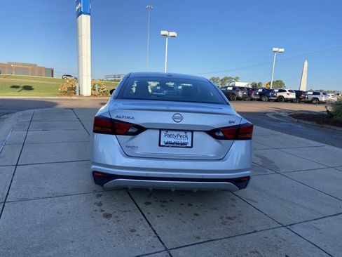 Used 2024 Nissan Altima 2.5 SV image 9