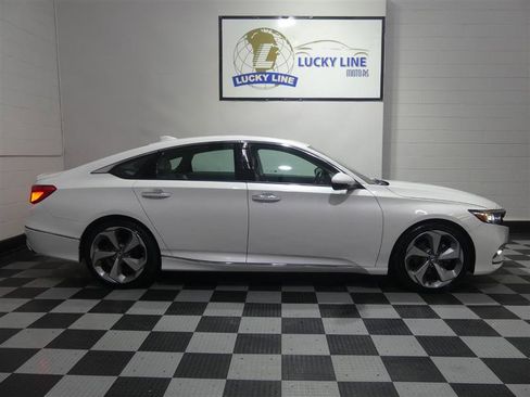 Used 2018 Honda Accord Touring image 6