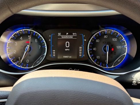 Used 2018 Chrysler Pacifica Touring Plus FWD image 24