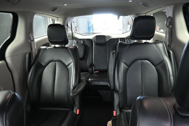 Used 2024 Chrysler Pacifica Limited FWD image 34