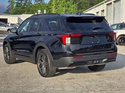 Used 2025 Ford Explorer ST-Line w/ ST-Line Street Pack AWD/4WD image 3