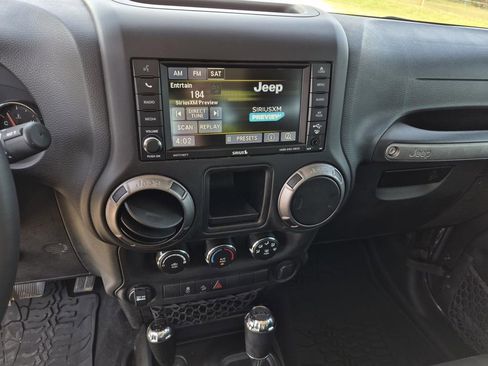 Used 2017 Jeep Wrangler Sport w/ Connectivity Group image 15