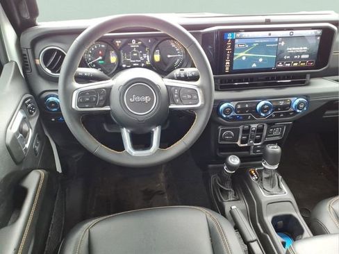 Used 2024 Jeep Wrangler Unlimited Sahara w/ Technology Group AWD/4WD image 6