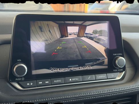Used 2025 Nissan Rogue SV FWD image 25