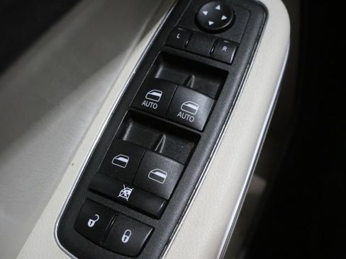 Used 2023 Chrysler 300 Touring RWD image 10