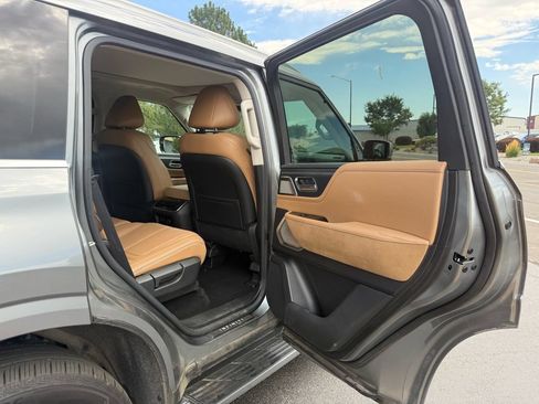 Used 2025 INFINITI QX80 Sensory AWD/4WD image 32