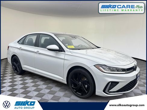 New 2026 Volkswagen Jetta SE image 1