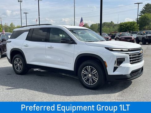 New 2025 Chevrolet Traverse LT image 2