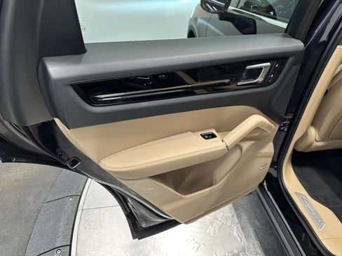 Certified 2022 Porsche Cayenne AWD/4WD image 30