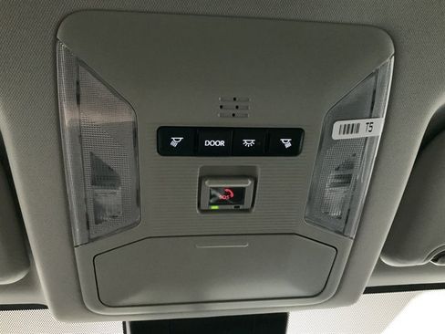 Used 2025 Toyota RAV4 LE AWD/4WD image 30