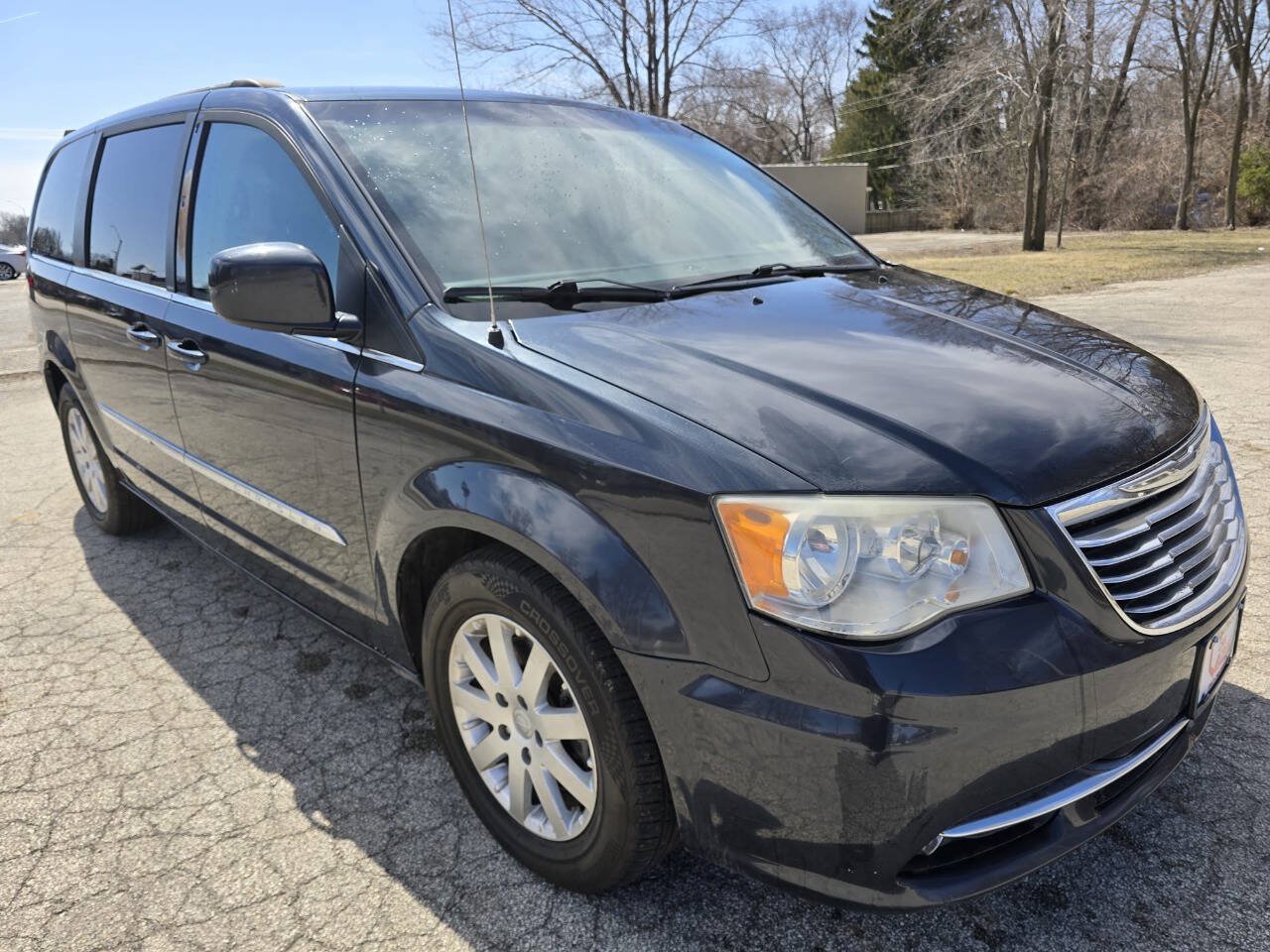 Used 2014 Chrysler Town & Country Touring FWD image 3