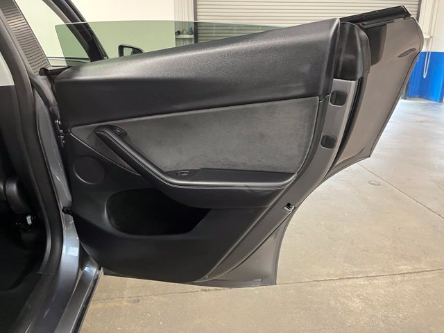 Used 2025 Tesla Model Y Long Range RWD image 16