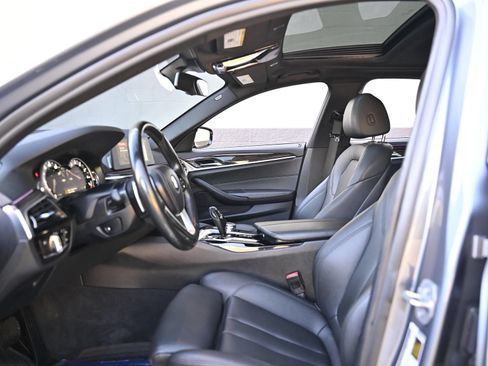 Used 2018 BMW 530i RWD image 11