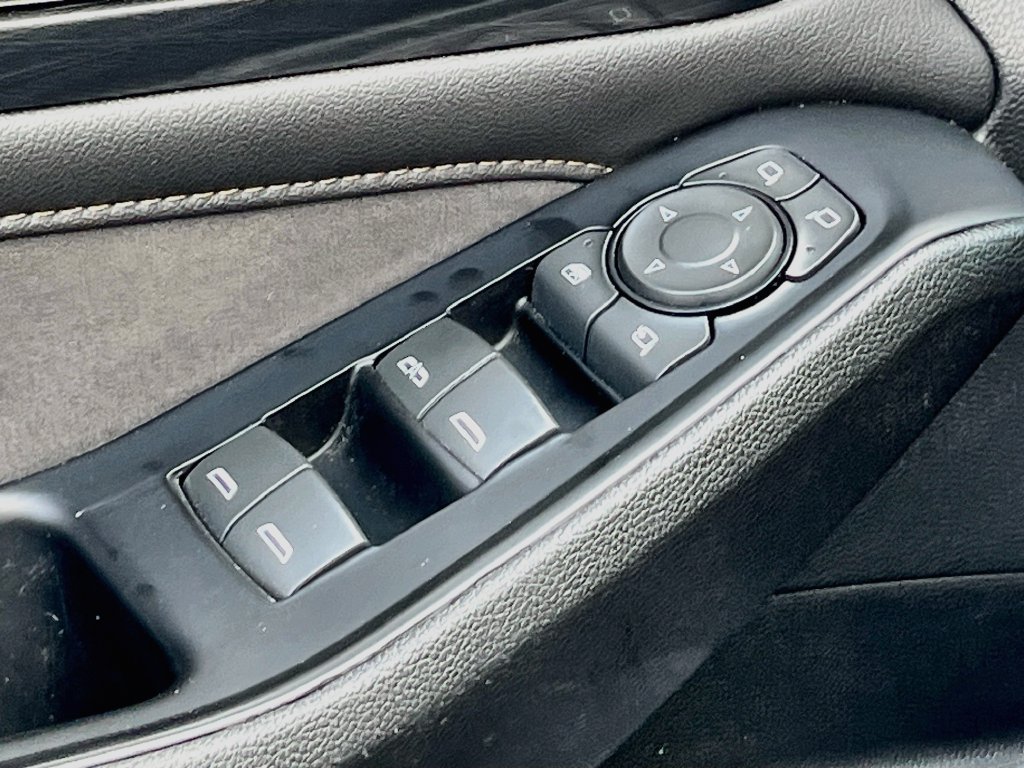 Used 2023 Chevrolet Traverse High Country w/ LPO, Floor Liner Package AWD/4WD image 18