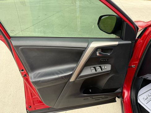 Used 2014 Toyota RAV4 Limited image 9