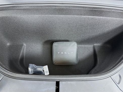 Used 2022 Tesla Model X image 32