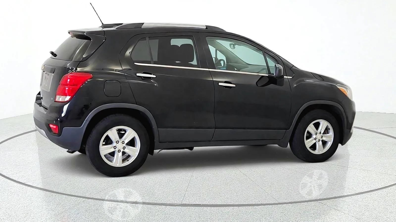 Used 2019 Chevrolet Trax LT w/ Driver Confidence Package FWD image 9