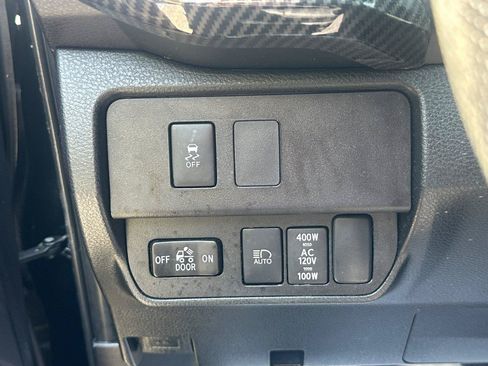 Used 2020 Toyota Tacoma TRD Sport w/ TRD Premium Sport Package AWD/4WD image 19