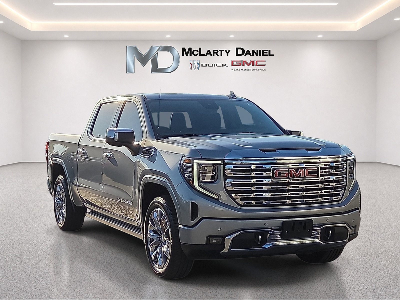 Used 2023 GMC Sierra 1500 Denali AWD/4WD image 1