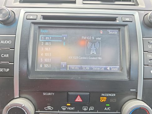 Used 2014 Toyota Camry SE image 19