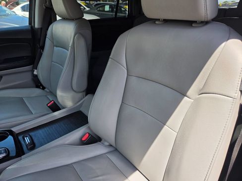 Used 2018 Honda Pilot Touring image 17