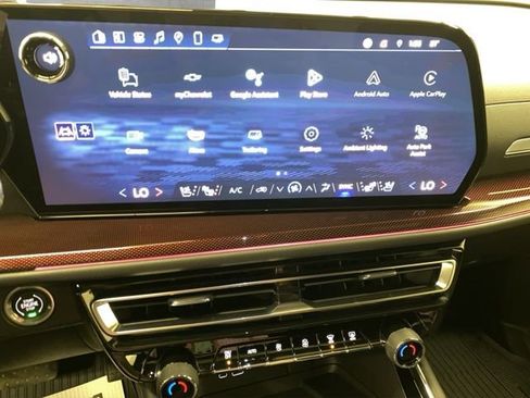 Used 2025 Chevrolet Traverse RS w/ LPO, Floor Liner Package image 10