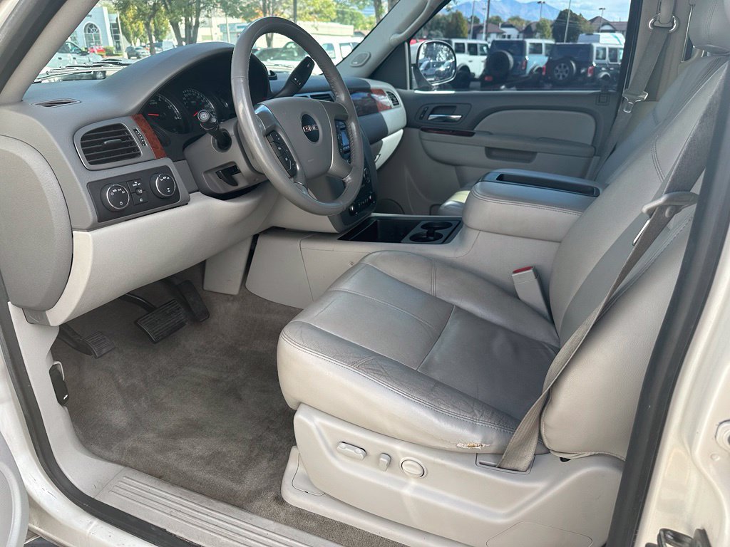 Used 2012 GMC Yukon XL SLT w/ SLT-2 Equipment Package AWD/4WD image 25