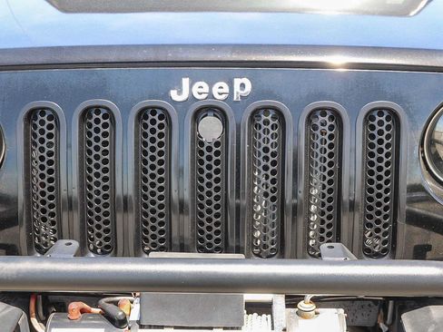 Used 2007 Jeep Wrangler Unlimited Sahara w/ Trailer Tow Group AWD/4WD image 6