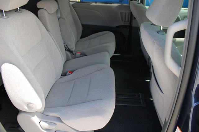 Used 2018 Toyota Sienna LE FWD image 11