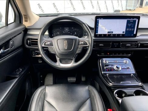 Used 2023 Lincoln Nautilus FWD w/ Premium Package image 5