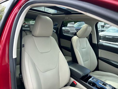 Used 2020 Ford Edge Titanium w/ Equipment Group 301A AWD/4WD image 35