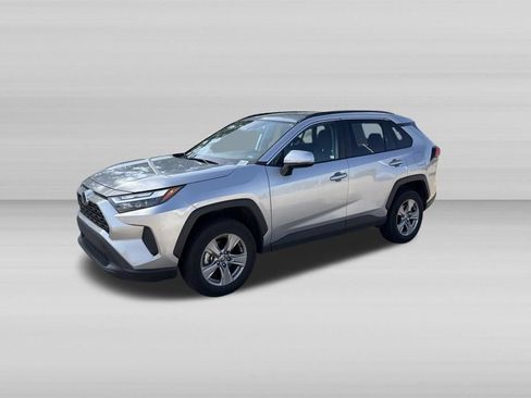 Used 2025 Toyota RAV4 XLE AWD/4WD image 9