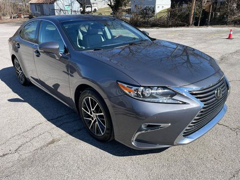 Used 2016 Lexus ES 350 w/ Luxury Package w/Wood Trim image 3