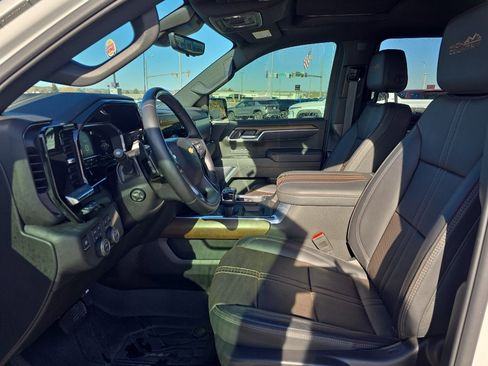 Used 2025 Chevrolet Silverado 1500 High Country w/ High Country Premium Package image 17