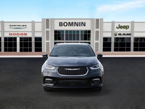 New 2026 Chrysler Pacifica Select image 6