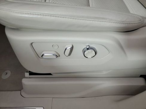 Used 2023 Cadillac Escalade Premium Luxury Platinum image 25