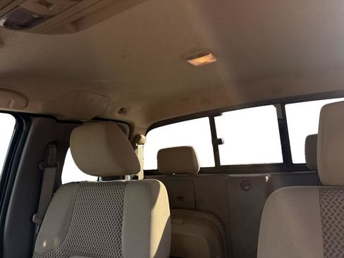 Used 2014 Nissan Frontier SV w/ SV Value Truck Package AWD/4WD image 11