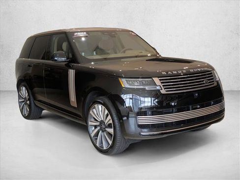 Used 2025 Land Rover Range Rover SV image 3