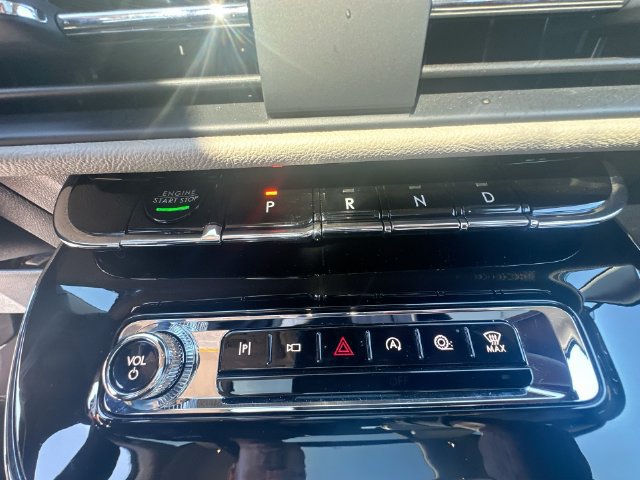 Used 2025 Lincoln Corsair Reserve AWD/4WD image 23
