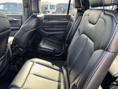 Used 2024 Jeep Grand Cherokee L Limited w/ Luxury Tech Group II image 30