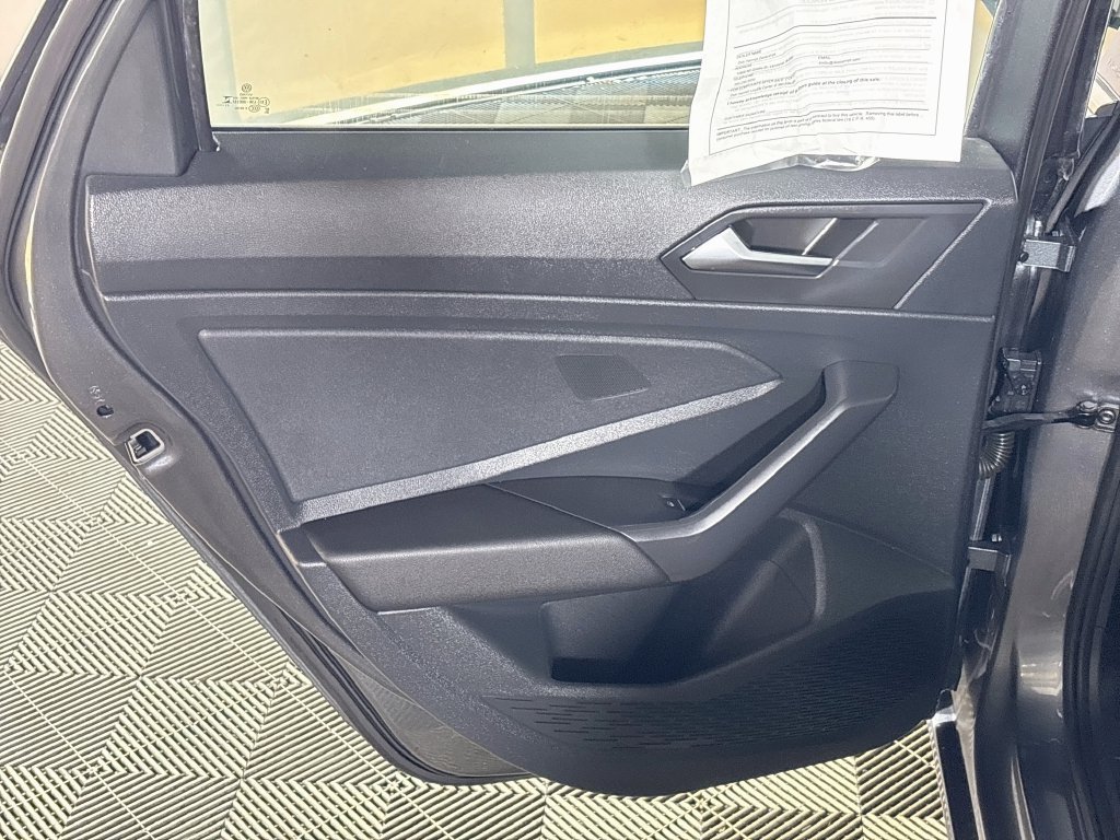 Used 2024 Volkswagen Jetta SE w/ Panoramic Sunroof Package FWD image 20