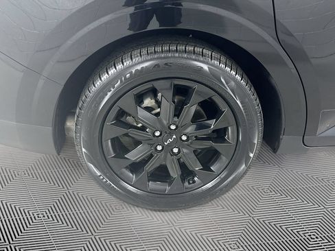 Used 2024 Kia Carnival SX FWD image 30