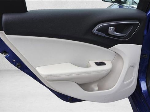 Used 2015 Chrysler 200 Limited FWD image 20