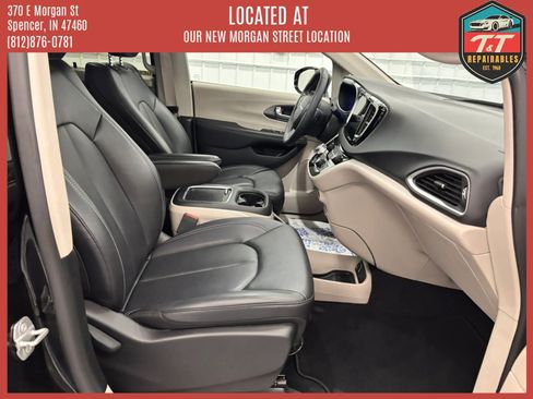 Used 2024 Chrysler Pacifica Touring-L FWD image 44