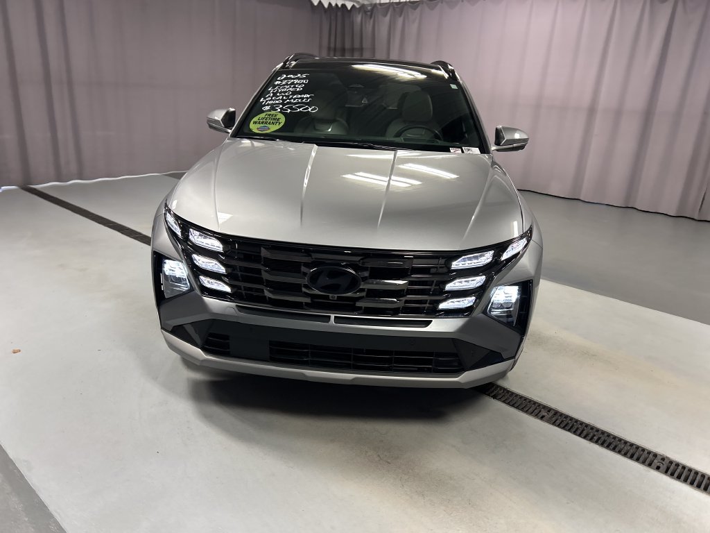 Used 2025 Hyundai Tucson Limited AWD/4WD image 2