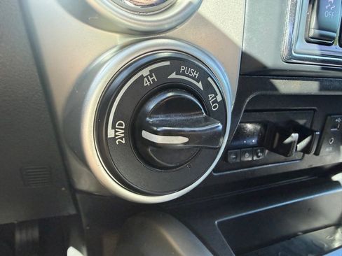 Used 2017 Nissan Titan PRO-4X AWD/4WD image 30