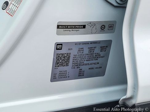 Used 2025 Chevrolet Traverse LT w/ LPO, Floor Liner Package FWD image 40