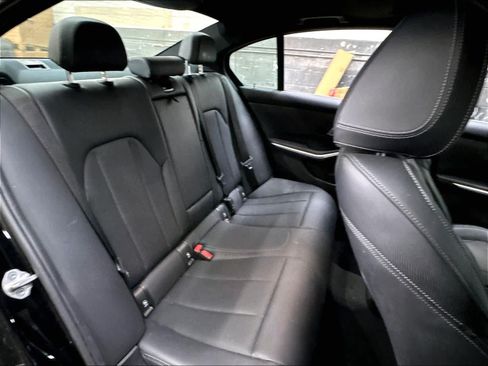 Used 2025 BMW 330i Sedan w/ Convenience Package RWD image 29