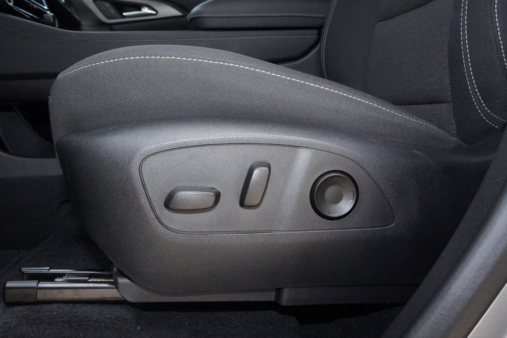 Used 2024 Chevrolet Traverse LT FWD image 22